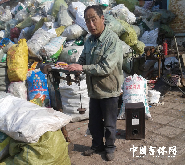 李虎,男,汉族,1961年11月生,永吉县双河镇社区居民.