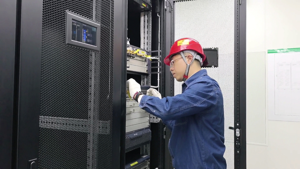 3.夏兴 工作照.jpg