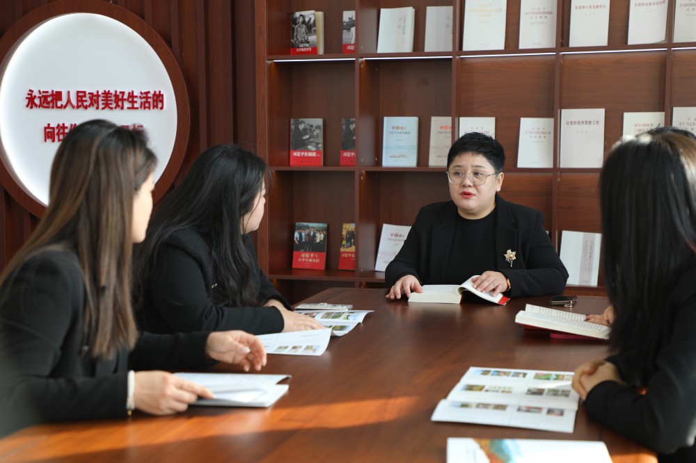 李秋虹1.jpg