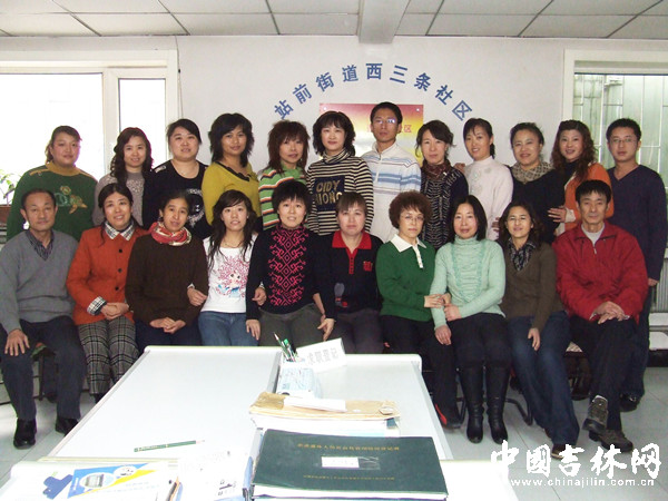 董桂娟在西三条社区工作照.jpg 董桂娟在西三条社区工作照.jpg