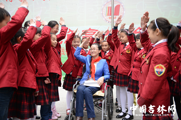 李子燕2014年11月4日重庆马家堡小学演讲.JPG