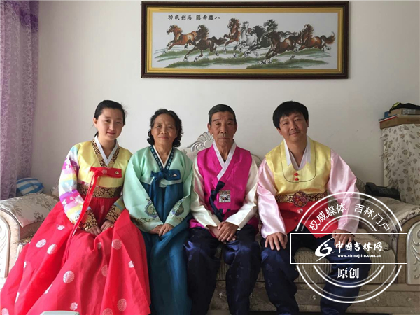 董瑞吉全家福.jpg 董瑞吉全家福.jpg
